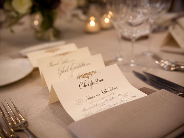 Segnaposto calligrafici per cena di gala con tavola elegante